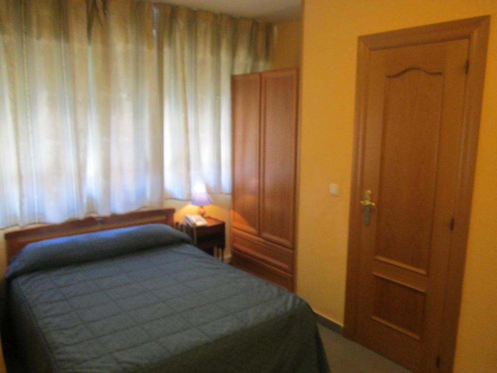 Hostal Al-Qazeres Caces Oda fotoğraf