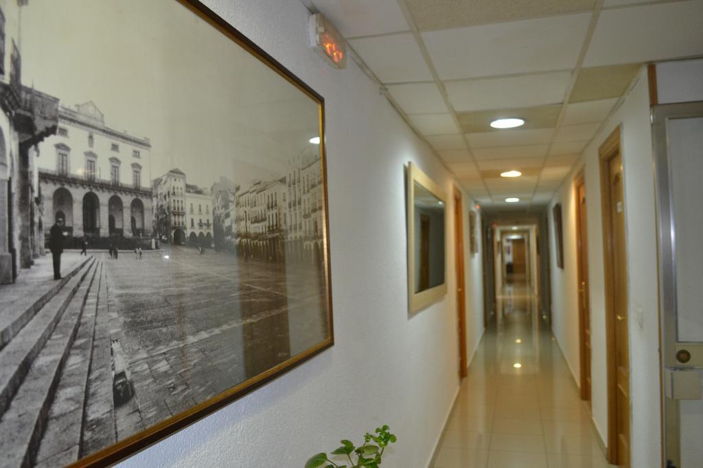 Hostal Al-Qazeres Caces Dış mekan fotoğraf
