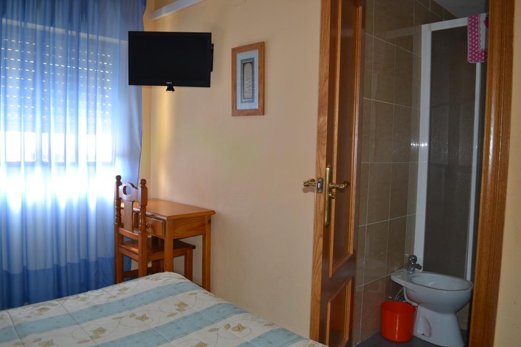 Hostal Al-Qazeres Caces Oda fotoğraf