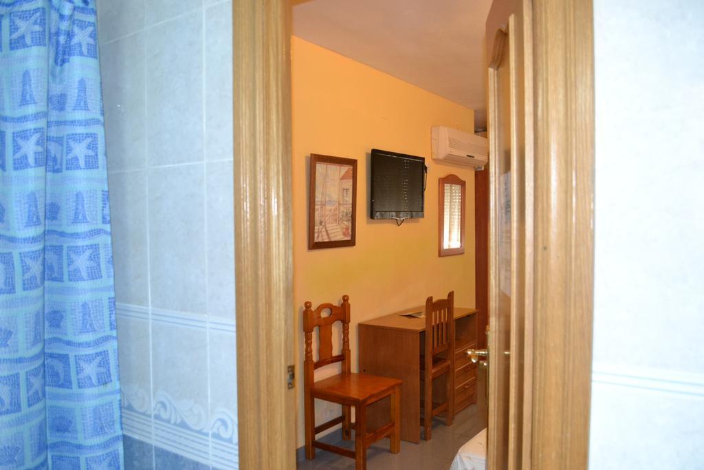 Hostal Al-Qazeres Caces Oda fotoğraf