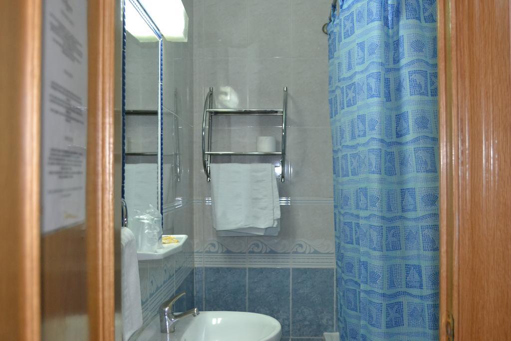 Hostal Al-Qazeres Caces Oda fotoğraf