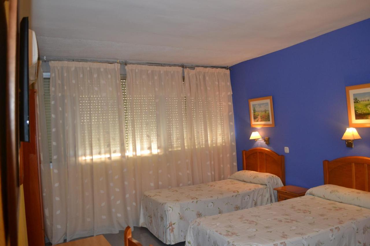 Hostal Al-Qazeres Caces Dış mekan fotoğraf